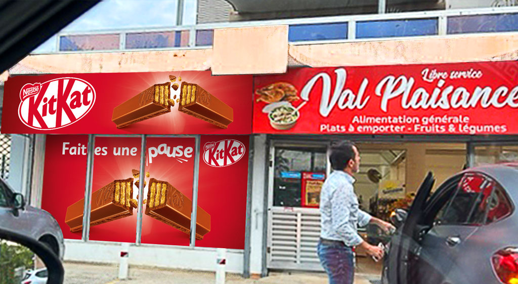 KitKat enseigne et vitres de magasin, devanture, vitrines, entrée, PLV, extérieur